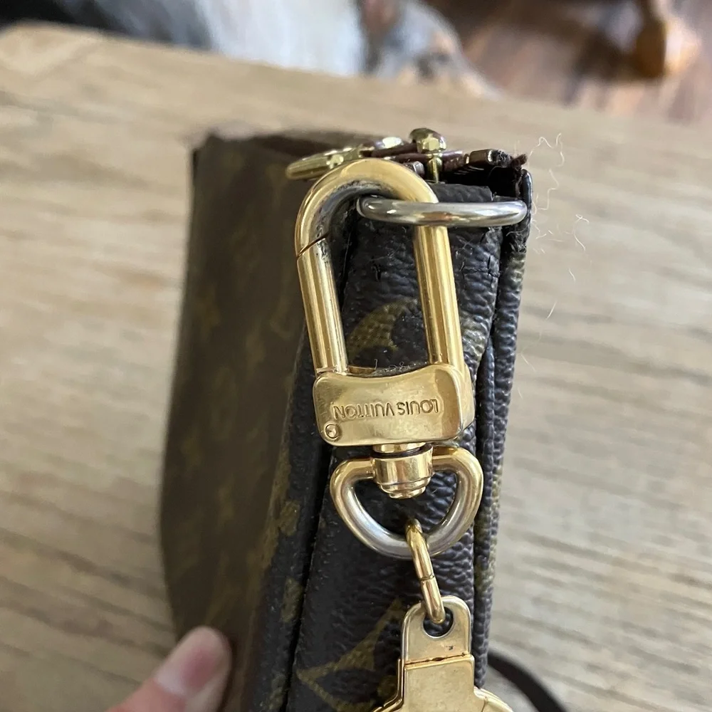 Louis Vuitton Monogram Pochette. - Picture 6 of 8